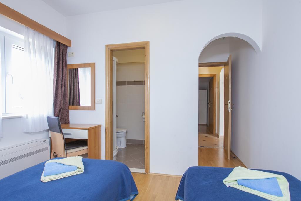 Apartments Villa Maris 鲁巴达 客房 照片