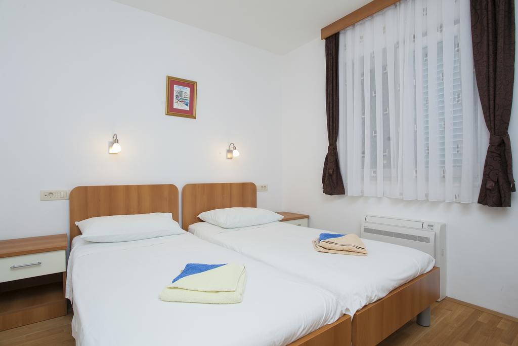Apartments Villa Maris 鲁巴达 客房 照片