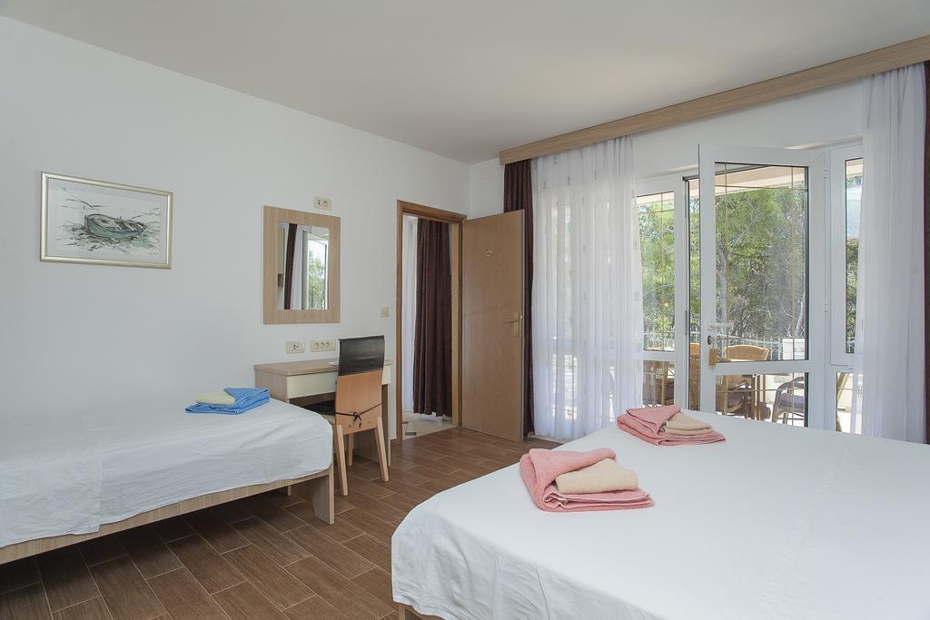 Apartments Villa Maris 鲁巴达 客房 照片